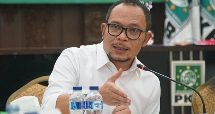 Ketenagakerjaan menteri dhakiri hanif aktivis sebagai