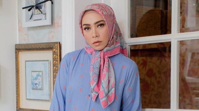 Biografi melly goeslaw sang ratu