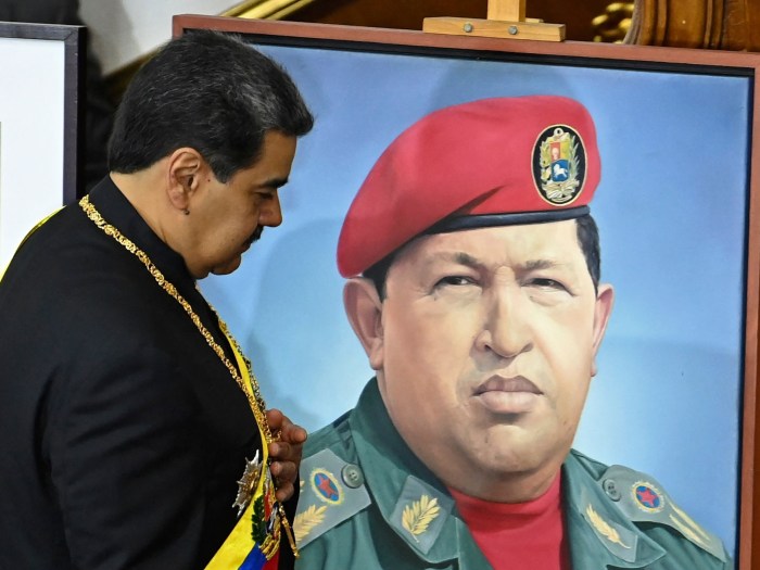 Biografi hugo chavez pemimpin revolusi