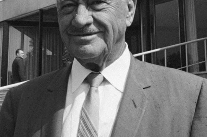 Biografi conrad hilton pemilik jaringan
