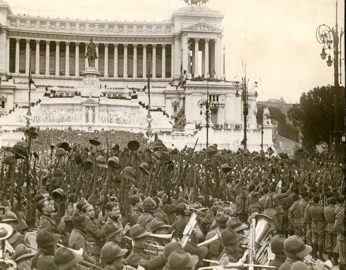 Mussolini benito fascismo discorso morte nel fascista consiglio dittatura