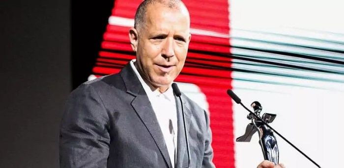 Supreme jebbia james vogue anton corbijn skateboard cult skate shop magazine september clothing history soho founder office fashion nyc brand Biografi james jebbia