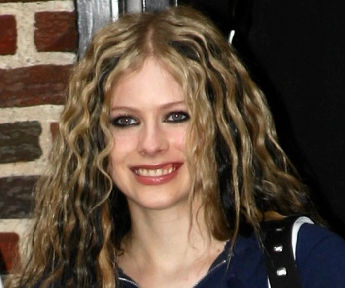 Lavigne avril singer songwriter canadian french wallpapers