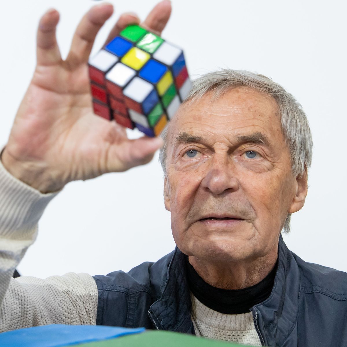 Biografi erno rubik pencipta permainan