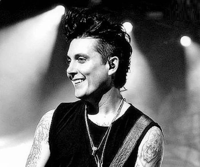 Biografi synyster gates gitaris avenged