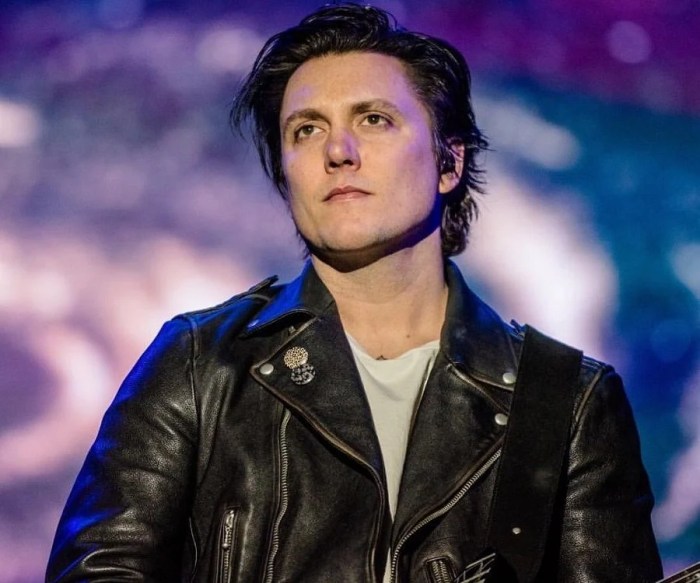 Biografi synyster gates gitaris avenged