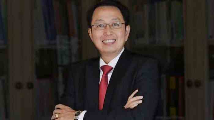 Desem waringin tung biografi