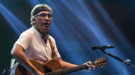 Gambar Iwan Fals sebagai Musisi