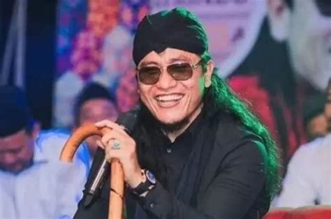 Biografi Gus Miftah
