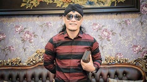 Kesimpulan biografi gus miftah