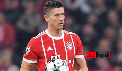 Biografi Robert Lewandowski: Bintang Sepak Bola Asal Polandia - Tuan Guru