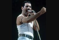 Freddie biografi melegenda kisah vokalis biografiku suara saking sengaja Biografi freddie mercury