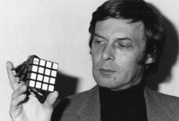 Rubik erno permainan kiub pencipta kubus profesor teka teki asal dunia macam biografi tokoh orang algoritma iluminasi penemu rubiks guratgarut Biografi erno rubik pencipta permainan